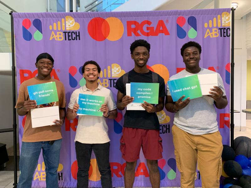 mp3qt default theme — playlist view with album art